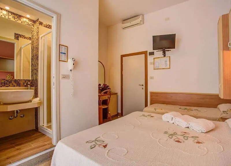 Hotel Gardenia بيلاريا-إيجيا مارينا
