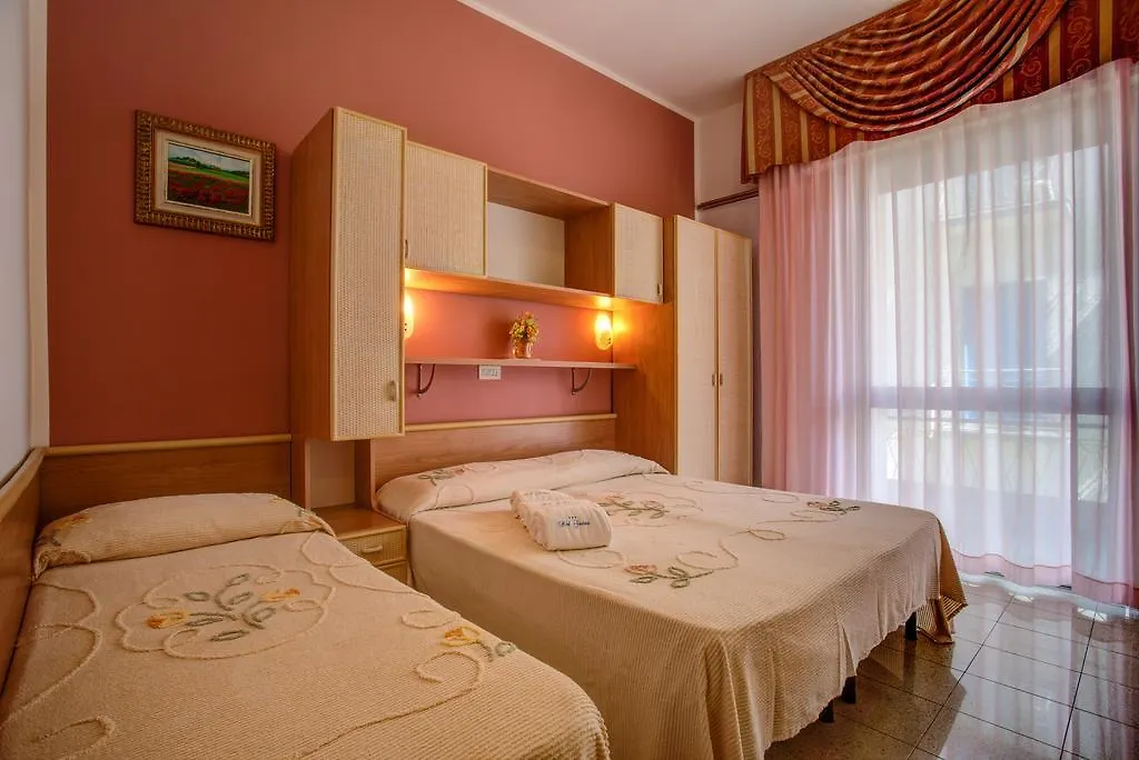 Hotel Gardenia بيلاريا-إيجيا مارينا